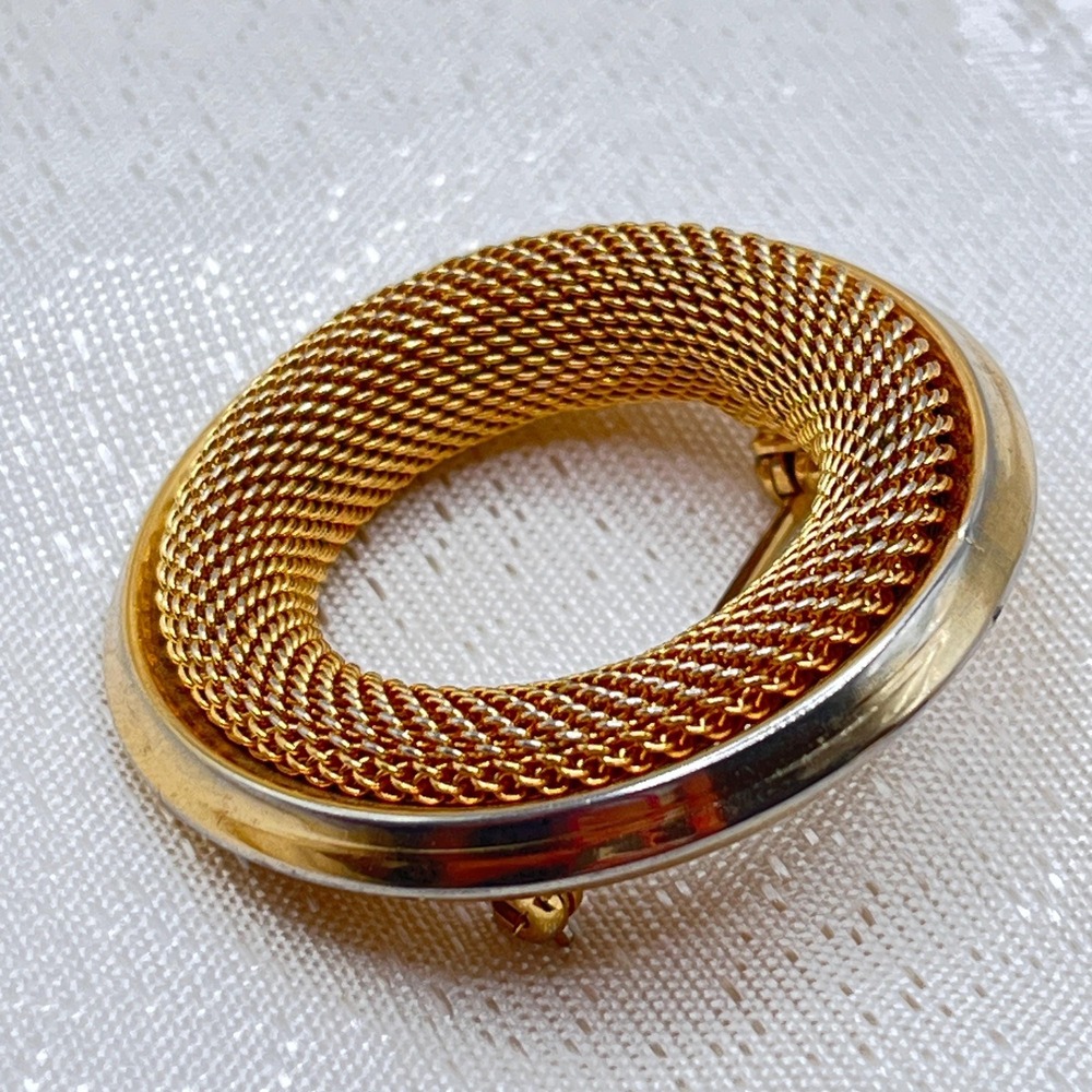 Vintage Chunky Coro Gold Tone Wire Circular Circle Brooch Scarf Pin